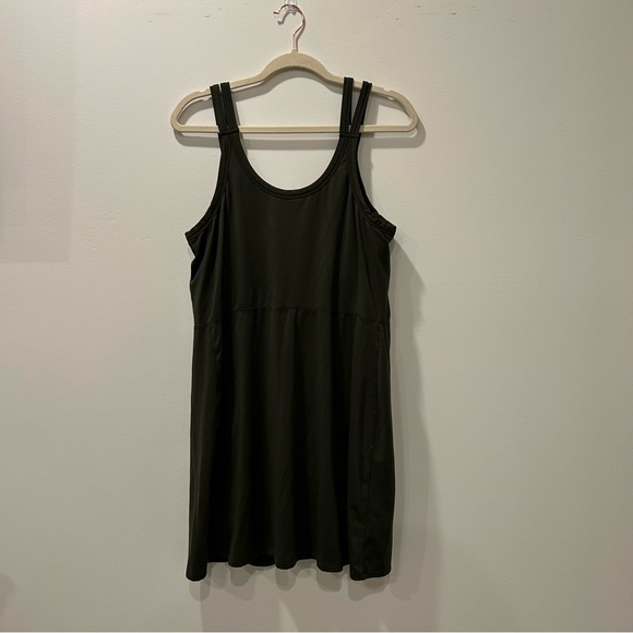 Dark Green Tennis Dress with Pockets - Picture 2 of 6